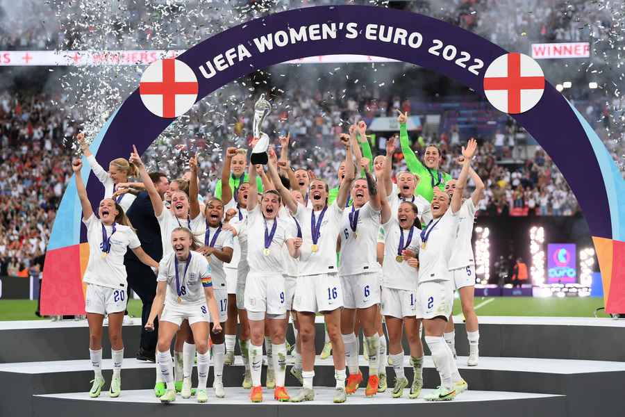 英格蘭隊力克德國隊 首度捧起女足歐國盃（多圖）