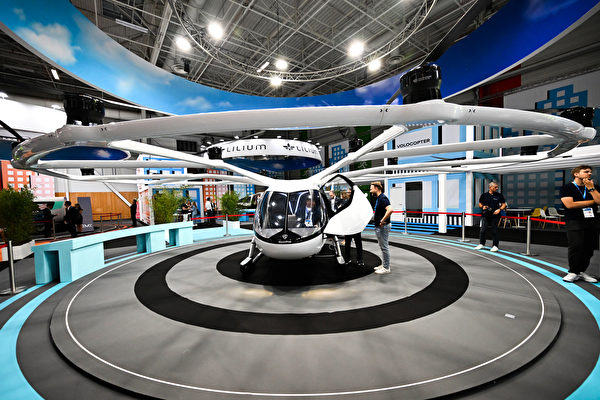 2023年6月19日，法國勒布爾熱（Le Bourget），在巴黎國際航空展期間，現場展出空中的士公司Volocopter的Volocity多旋翼電動直升機。（Emmanuel Dunand/AFP）