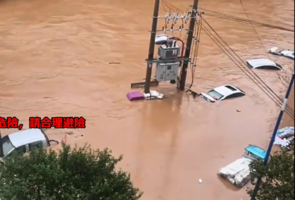 江西多地遭遇大暴雨 贛州淹水 車輛被沖走