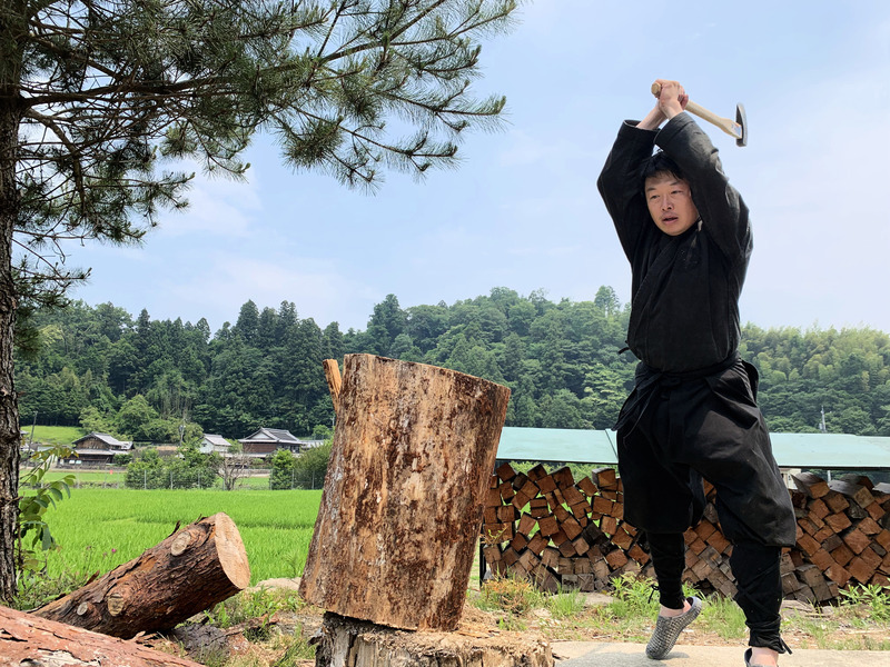 教忍術兼種菜 日本首位「忍者碩士」誕生