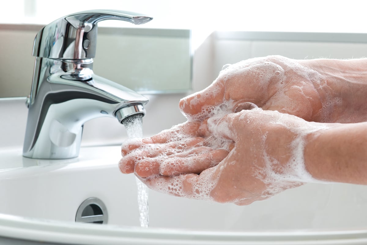 專家表示，防止感染中共病毒簡單有效的方式之一是洗手。（Shutterstock）