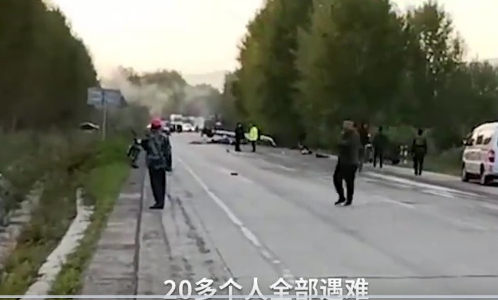 黑龍江一掛車和拖拉機相撞 至少15死