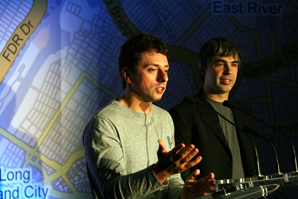12月3日，Google公司兩位聯合創始人佩奇（Larry Page，右）和布林（Sergey Brin，左）宣布同時辭去目前的高管職務。(Michael Nagle/Getty Images)