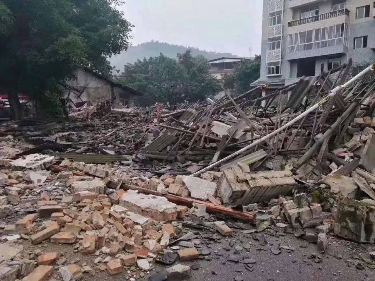 6月17日晚間11時許，四川省宜賓市長寧縣發生6.0級地震，震中雙河鎮損失慘重。已有20人死亡，逾200人受傷，輕傷無數。（受訪者提供）
