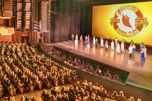 神韻溫哥華之行結束 大陸留學生體驗神奇