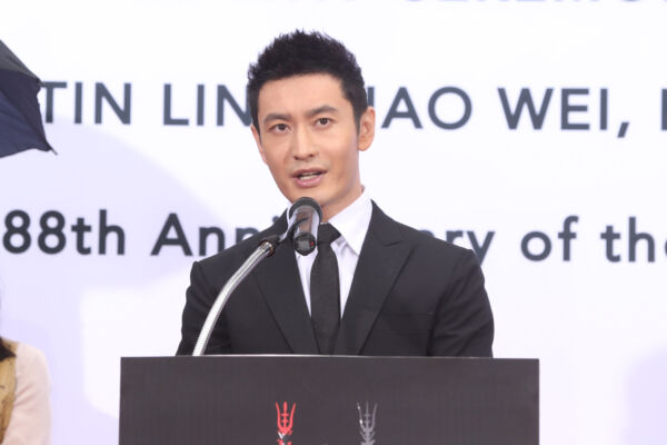 不認識新晉演員辛雲來 黃曉明獲對方拍檔救火