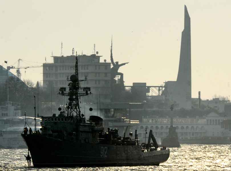 俄羅斯：克里米亞船廠遇襲起火 兩艦受損