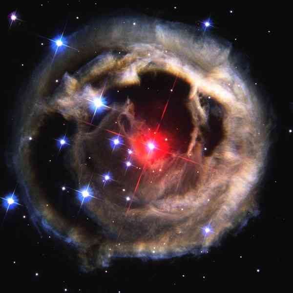 NASA太空望遠鏡直擊塵埃深處 發現紅超巨星