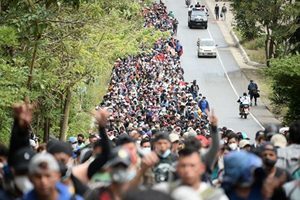 非法移民激增 美議員促拜登恢復邊境緊急狀態