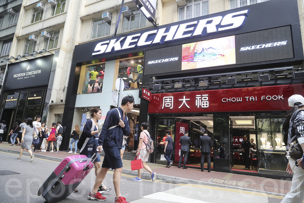 蕭易：鞋業巨頭Skechers究竟為何退市