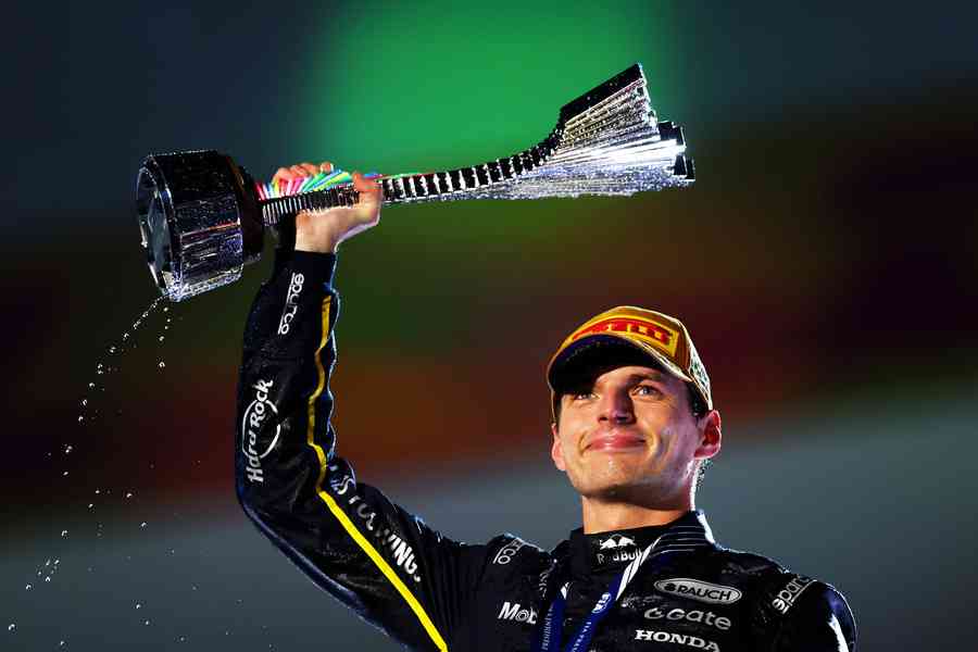 F1拉斯維加斯站：韋斯達賓力壓羅禮士奪冠