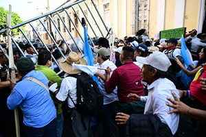 危地馬拉國會現爭議 新總統就職典禮推遲