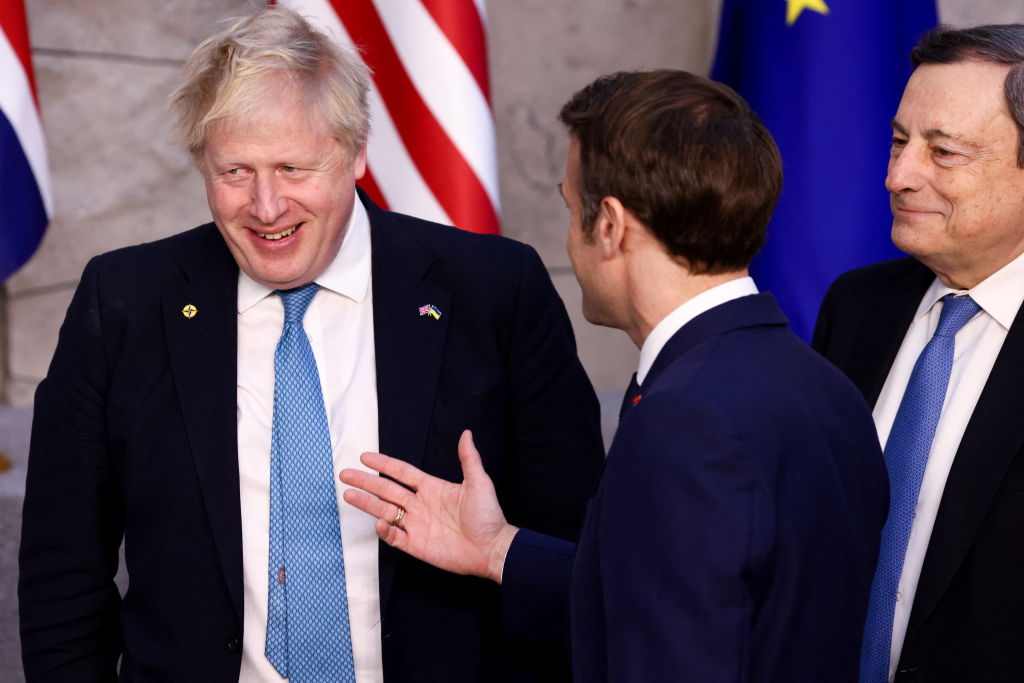 在2022年3月24日的G7和北約峰會期間，英國宣布再對俄羅斯追加65項制裁。圖為當天英國首相約翰遜在歐盟出席會議。（Henry Nicholls-Pool/Getty Images）