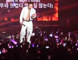 Rain開唱點名粉絲「怎不跳」得知真相發文致歉