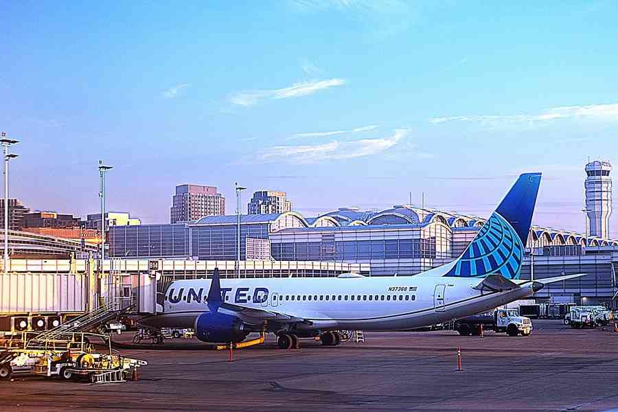 美國聯合航空一客機在日本緊急降落 兩人受輕傷