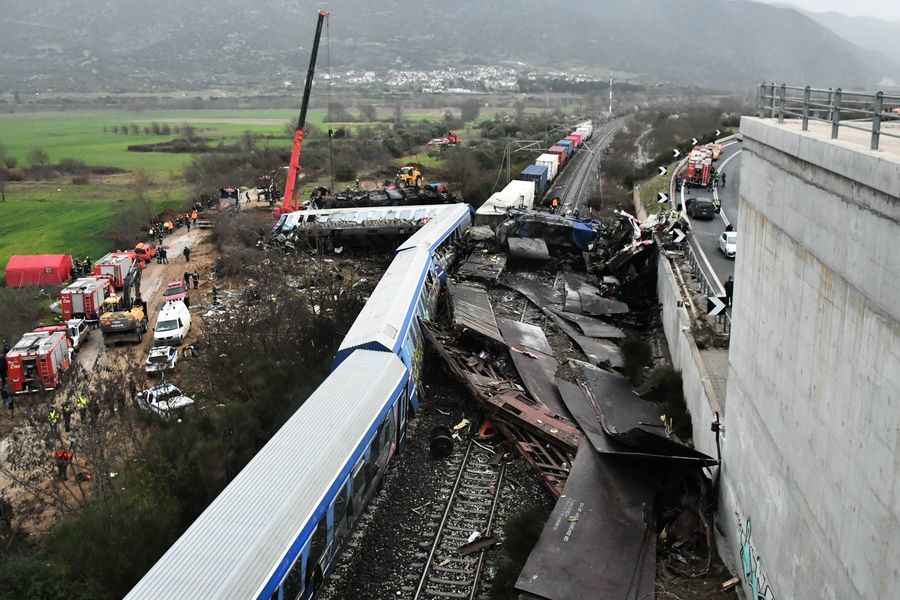 希臘兩列火車對撞 至少32死85傷