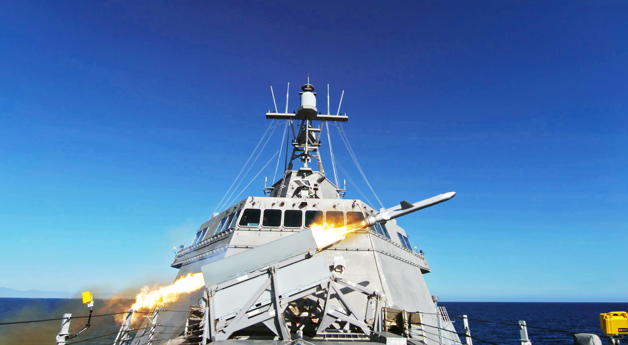 3月18日，獨立級瀕海戰鬥艦吉福茲號（LCS 10）在太平洋試射了一枚海軍打擊導彈（Naval Strike Missile）。（美國海軍）