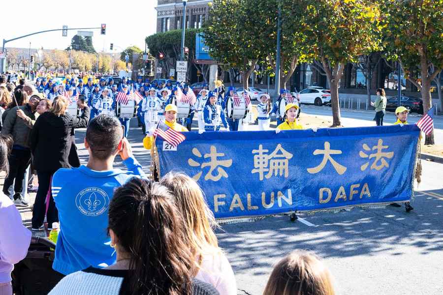 【圖輯】三藩市老兵節遊行 民眾讚法輪功偉大