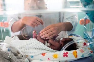 全球最年輕中共肺炎病人 英國嬰兒剛出生即確診