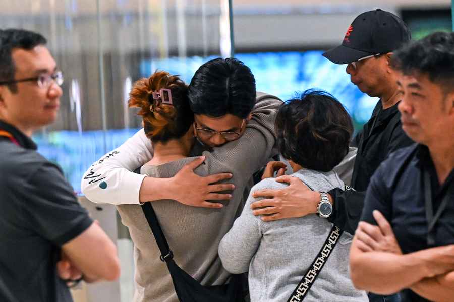 新加坡航空客機遇氣流緊急迫降曼谷機場 1死30傷（更新）