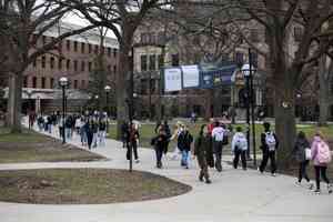 三中國訪問學者被控向美國走私生物材料