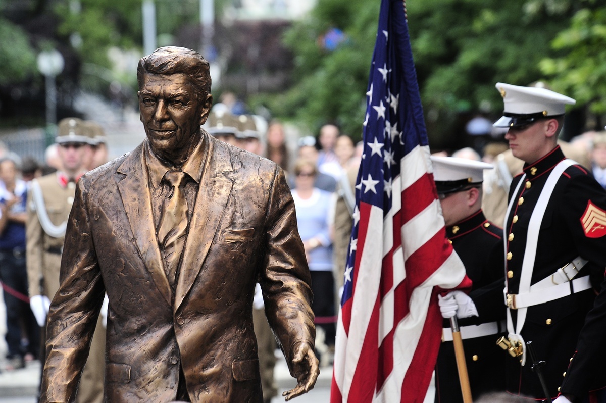 2011年6月29日，美國前總統列根的雕像在布達佩斯市中心自由廣場落成。當天匈牙利慶祝列根推動了前蘇聯和東歐共產主義的解體。 （ATTILA KISBENEDEK/AFP/Getty Images）