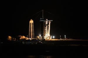 SpaceX龍飛船今晨成功升空 載四名平民遊太空 