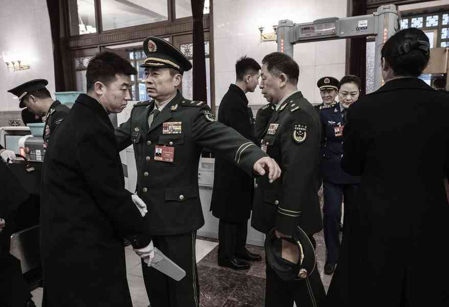 中共「兩會」氣氛緊張 與會者躲避記者