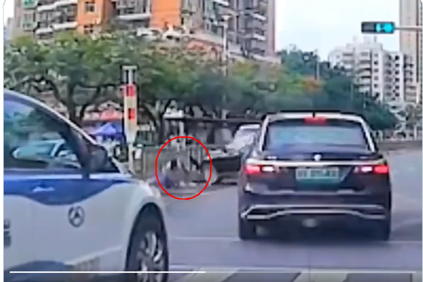 深圳外賣小哥被二次碾壓 警方通報引質疑