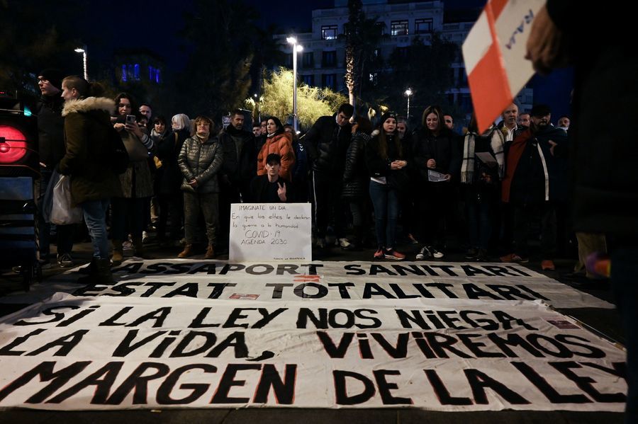 不滿防疫措施 西班牙民眾上街抗議（多圖）