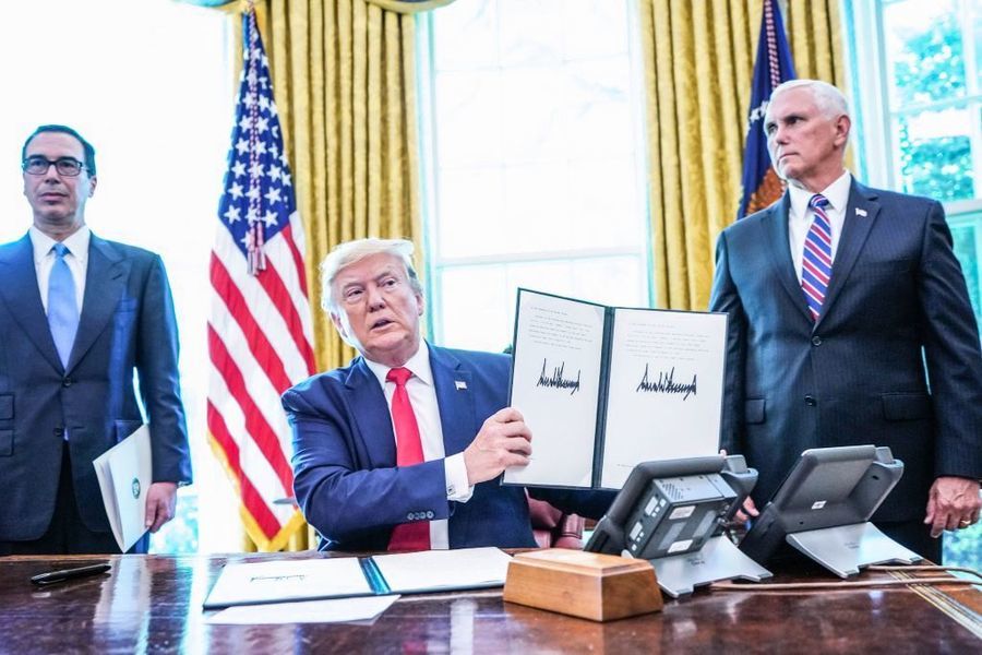 特朗普簽行政令 嚴厲制裁伊朗領袖