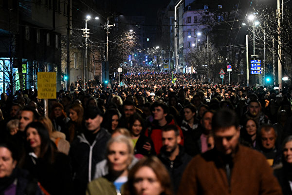 抗議選舉不公 塞爾維亞數千人連兩天聚集首都