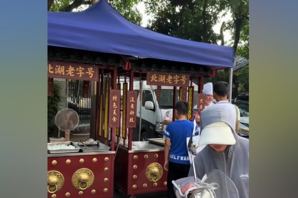 餐飲業內卷 四川73年歷史星級酒店擺攤