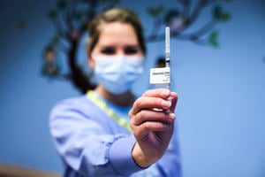 研究：美國2種疫苗效力6個月後低於50%