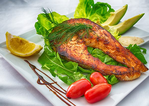 這是一道三文魚料理。（Pixabay）