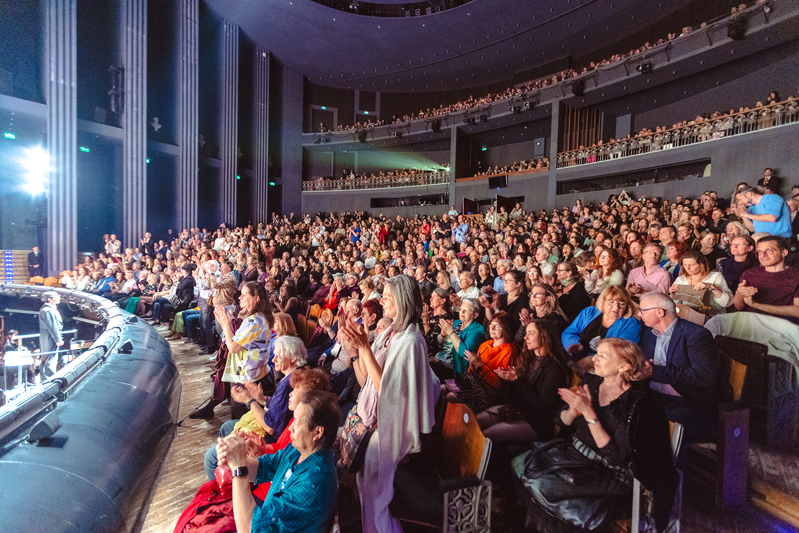 「復活節的驚喜」 神韻德國菲森開演獲讚