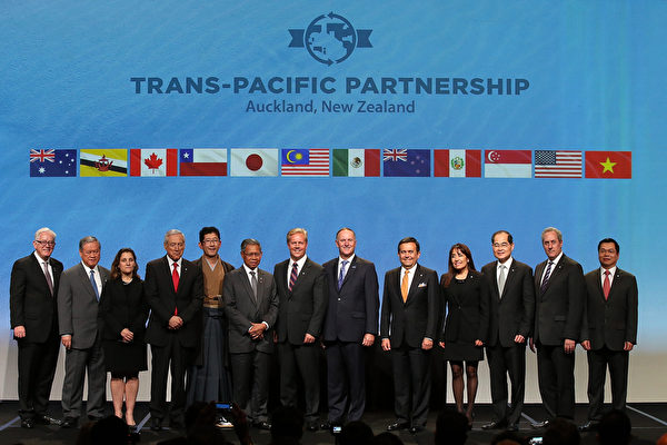 2016年2月4日，新西蘭奧克蘭，跨太平洋夥伴協定（TPP）全體12個會員國在紐西蘭簽署這項史上規模最大的貿易協定之一。（Fiona Goodall/Getty Images）
