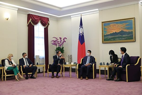 2022年9月8日，台灣副總統賴清德接見「法國參議院歐洲事務委員會副主席貝勒發訪團」。（台灣總統府提供）