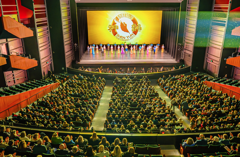 神韻西雅圖首場滿場 觀眾感到創世主降臨