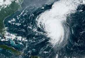 颶風「埃內斯托」在百慕達登陸