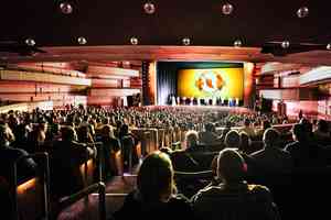 「世人想與創世主相連」 神韻鹽湖城滿場