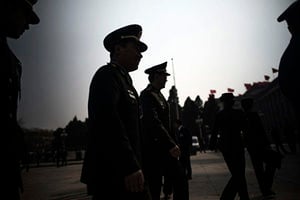 上海警察給法輪功學員採血「是國家規定」