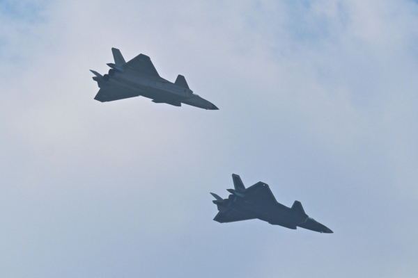 沈舟：中共軍方恐嚇日本 反自曝窘相（下）