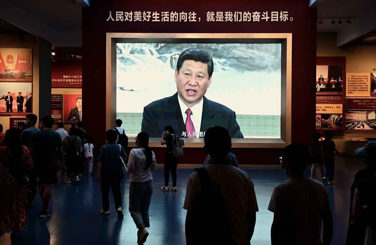 2022年9月4日，北京黨史紀念館內的大屏幕正在播放習近平的畫面。（Noel Celis/AFP via Getty Images）