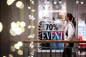 美國首次申領失業金人數上周激增4.4萬人