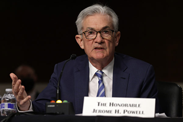 美國聯準會（Fed）主席鮑爾（Jerome Powell）在2021年11月30日表示，有意加速縮減購債計劃。（Alex Wong/Getty Images）