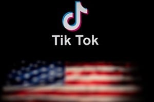 美商務部正式將TikTok和微信移除黑名單