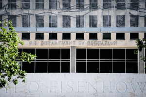 美教育部宣布裁減1300人 規模縮小近半