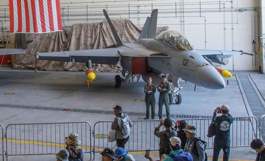 美軍在日展示新型遠程空對空導彈 威懾中共