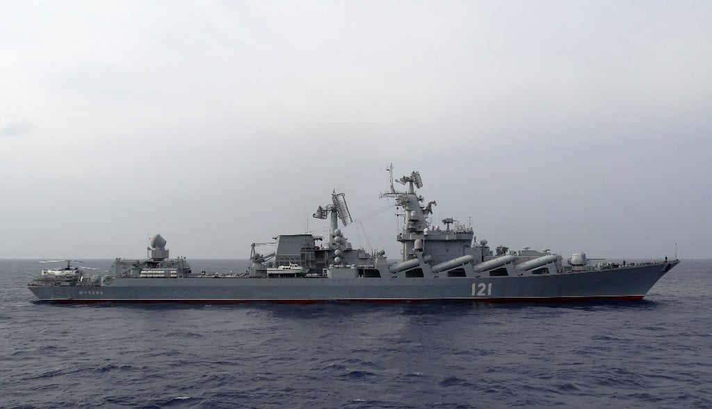 美國高級國防官員4月15日證實，周四（4月14日）在火災中受損的俄羅斯黑海艦隊旗艦、導彈巡洋艦莫斯科號（Moskva）被烏克蘭導彈擊中後，最終沉沒。（Max DELANY/AFP）